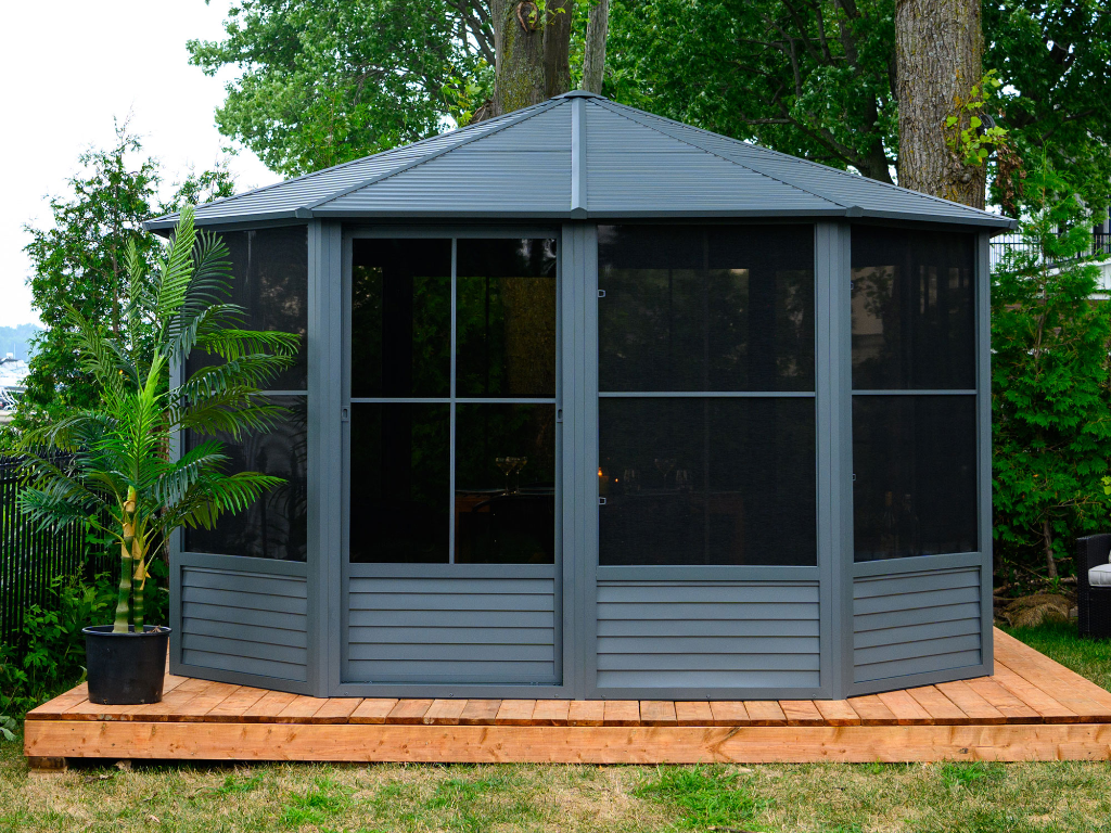 Steel roof solarium