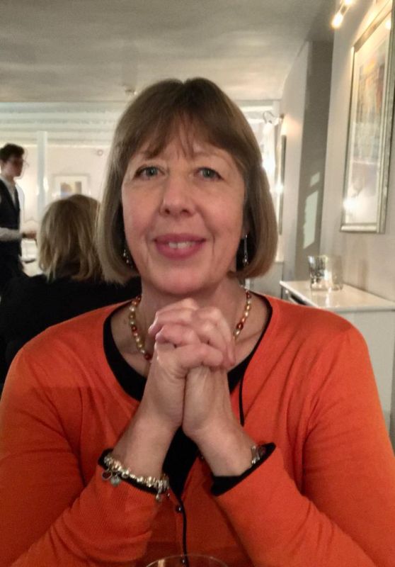 Mrs Sue Hatt