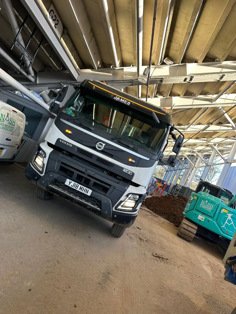 Multi-Operator Team Work - James Grab and Tipper Hire, South Wales