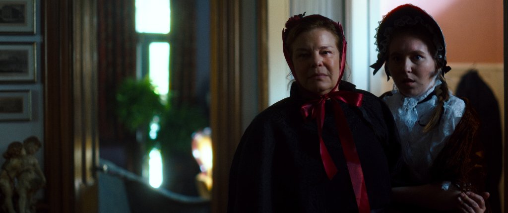 Catherine Curtin as Maggie