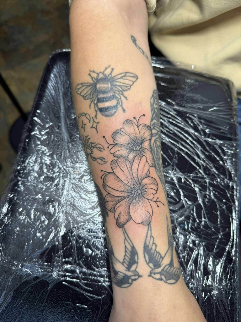 Bee and flowers sleeve