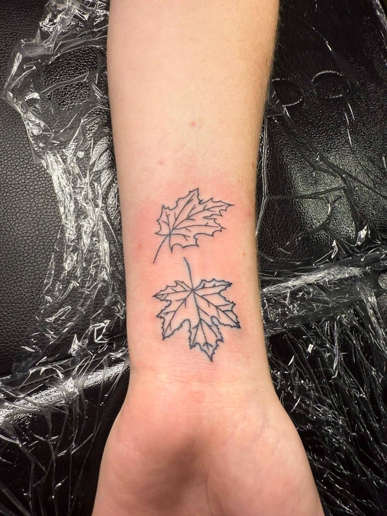 Maple leaves fine line