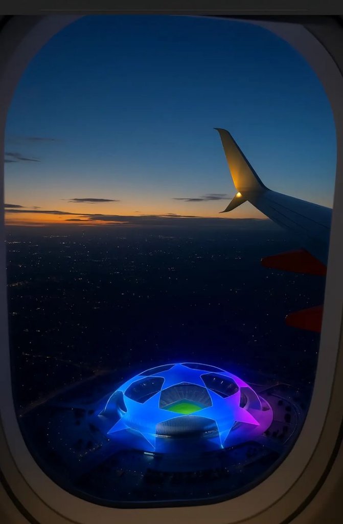 Vue d'un avion survolant un stade illuminé - Accès VIP événements sportifs