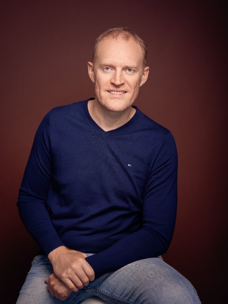 Portrait d'Arnaud Lesne - Artiste photographe français multi-primé, créateur de la collection Les Cinq Éléments - 69 distinctions internationales