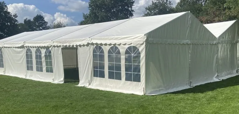 Hvidt festtelt