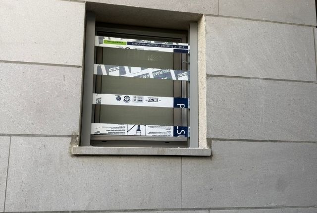 סורגים שקופים ממה עשוי – החומר שמאחורי הבטיחות שלכם - מאמר מקצועי על סורגים שקופים