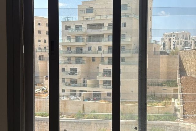 סורגים שקופים בבית יצחק – הגנה מושלמת לבתים הפרטיים במושב - מאמר מקצועי על סורגים שקופים