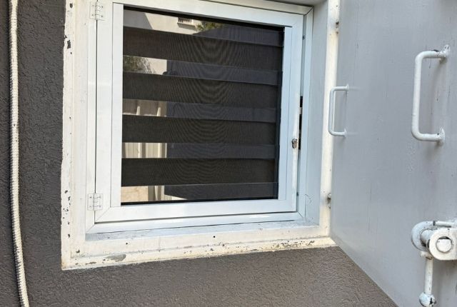 הגבהת מעקה מרפסת זכוכית – בטיחות מלאה עם מראה שלא מתפשר - מאמר מקצועי על סורגים שקופים