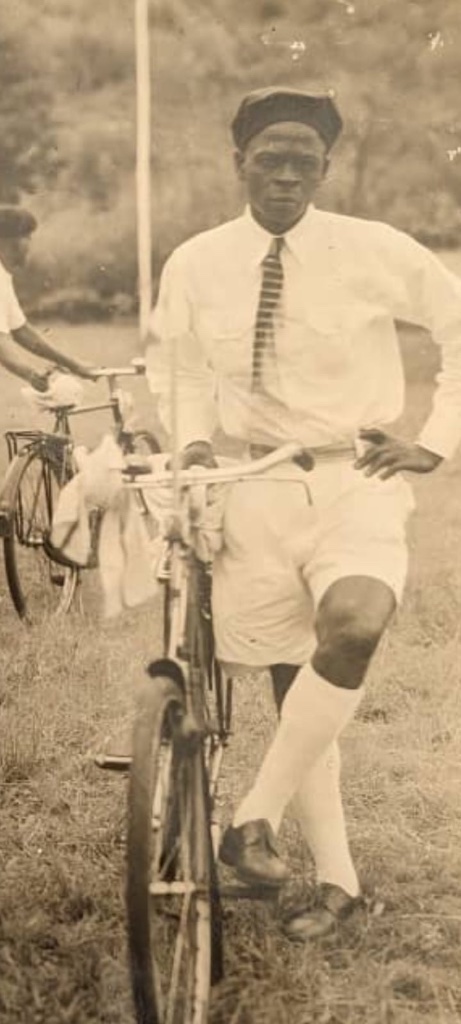 Papa Caillé à vélo
