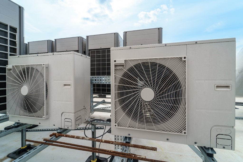 Multi-zone air conditioning installation