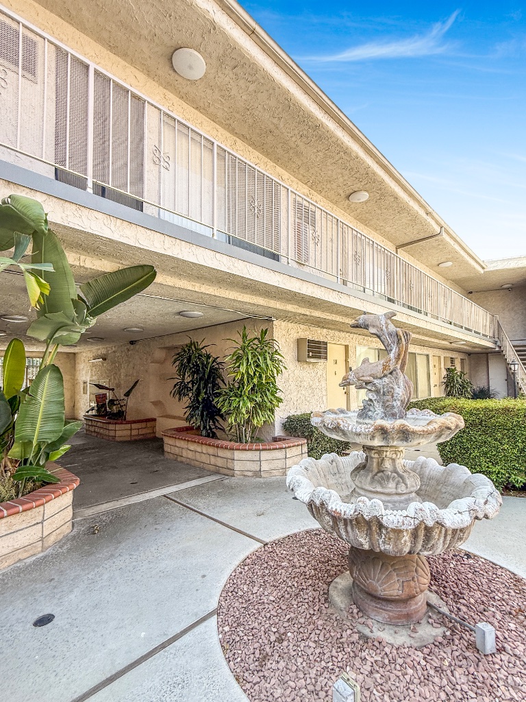 Pacific Rosemead Apartments - Courtyard Fountain