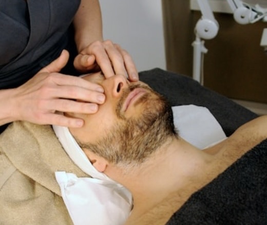 Pink Crystals Face Massage & Feet Massage therapy in Brixton - Professional massage treatment by certified therapist Yonathan