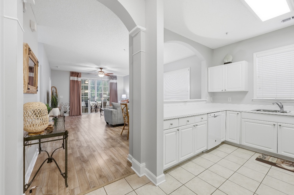 A Beautiful Barefoot Escape - First-Floor Condo - Golf, Pool, Near Beach 