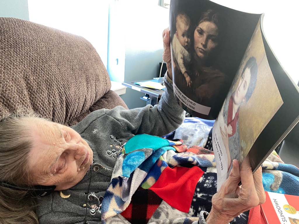 Engaging with timeless art through dementia-friendly nostalgic reading collections for older adults in life review