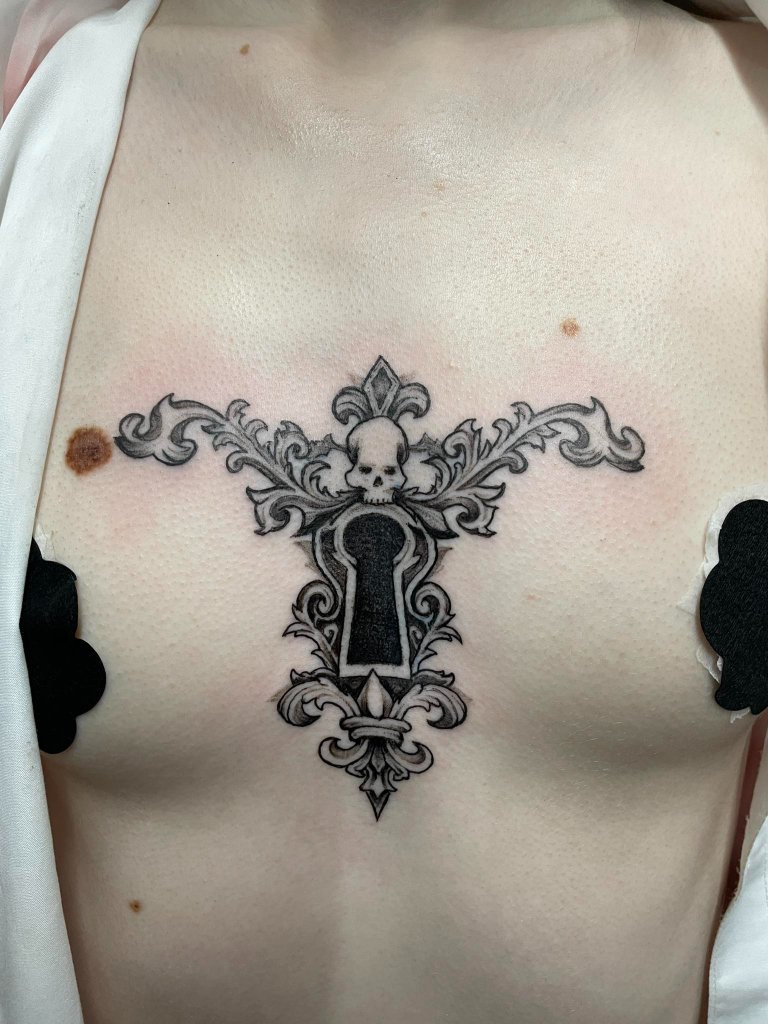 Ornate Keyhole Chest