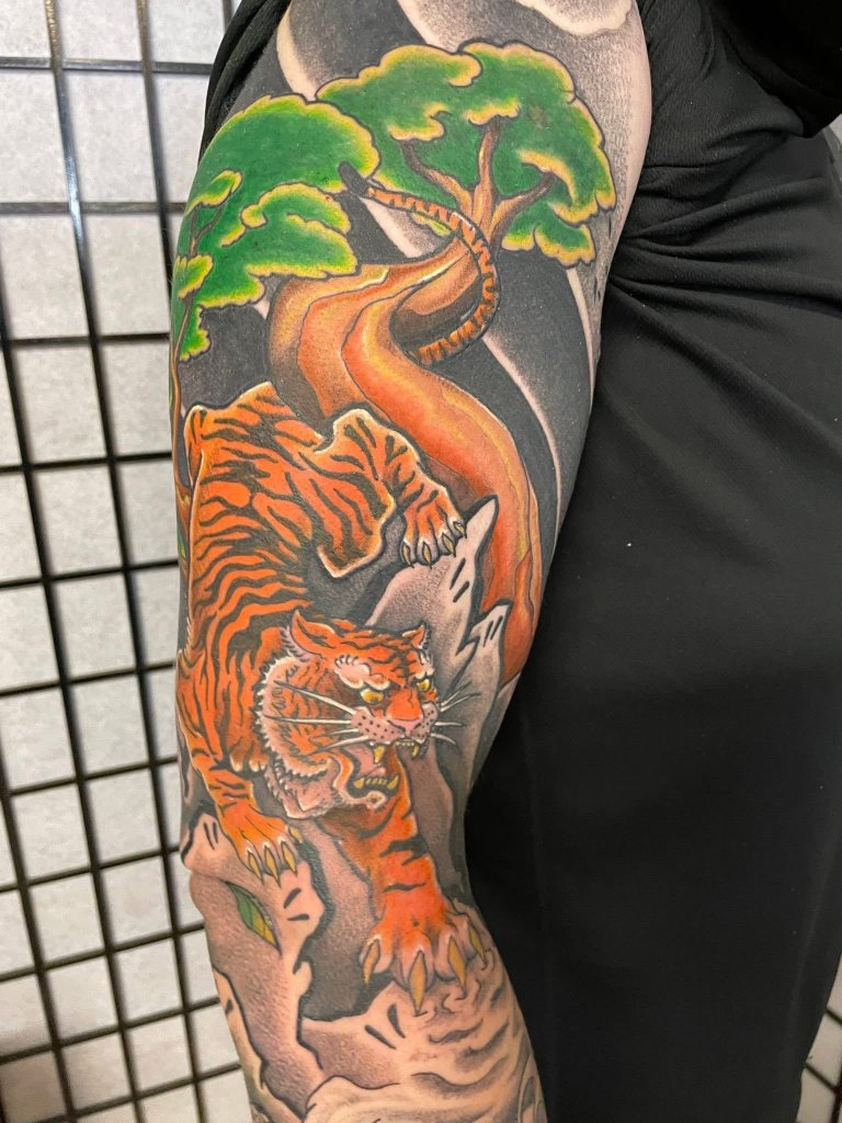 Tiger with Tree Sleeve