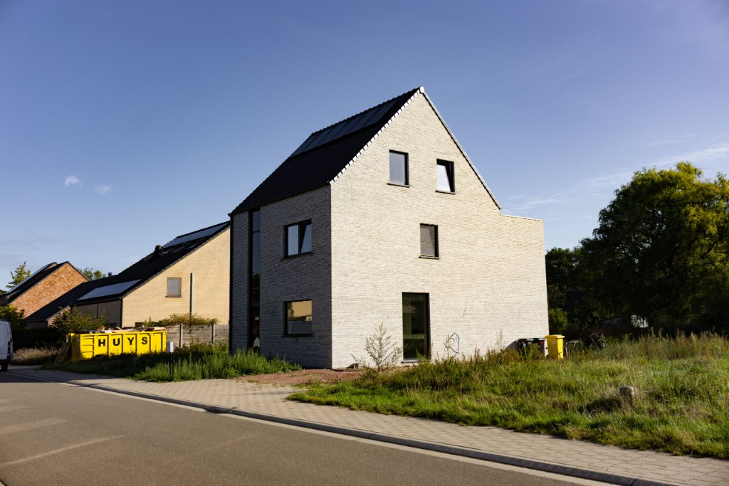 Moderne halfopen eengezinswoning - 3