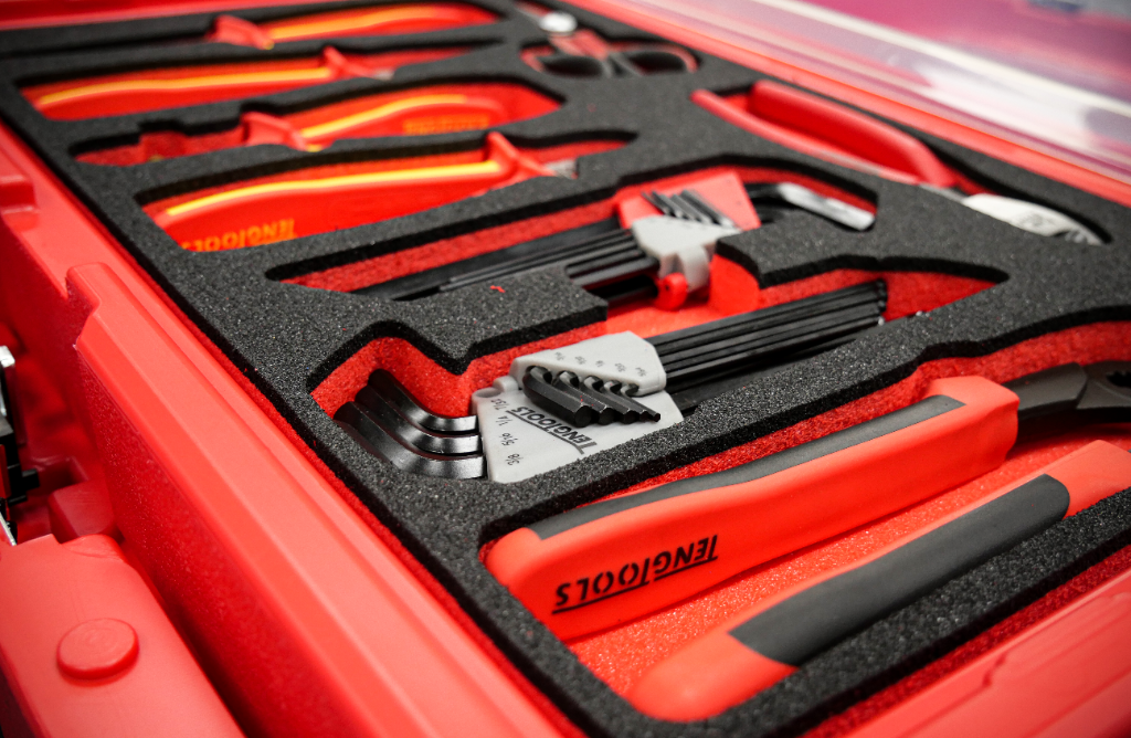 Precision foam tool insert with socket set