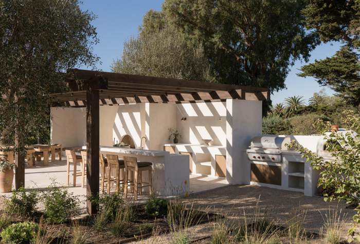 Mediterranean Outdoor Kitchen Complex