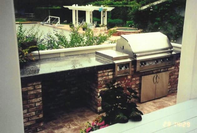 Outdoor Kitchen with Brick Grill