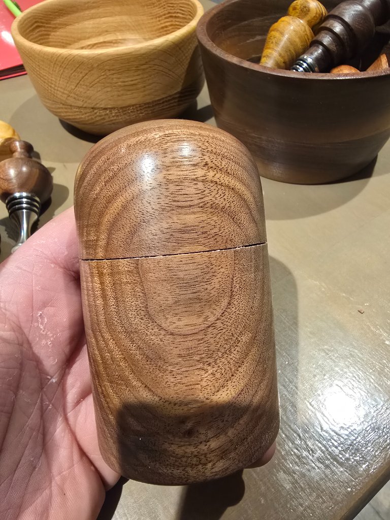 Rounded dome-top box