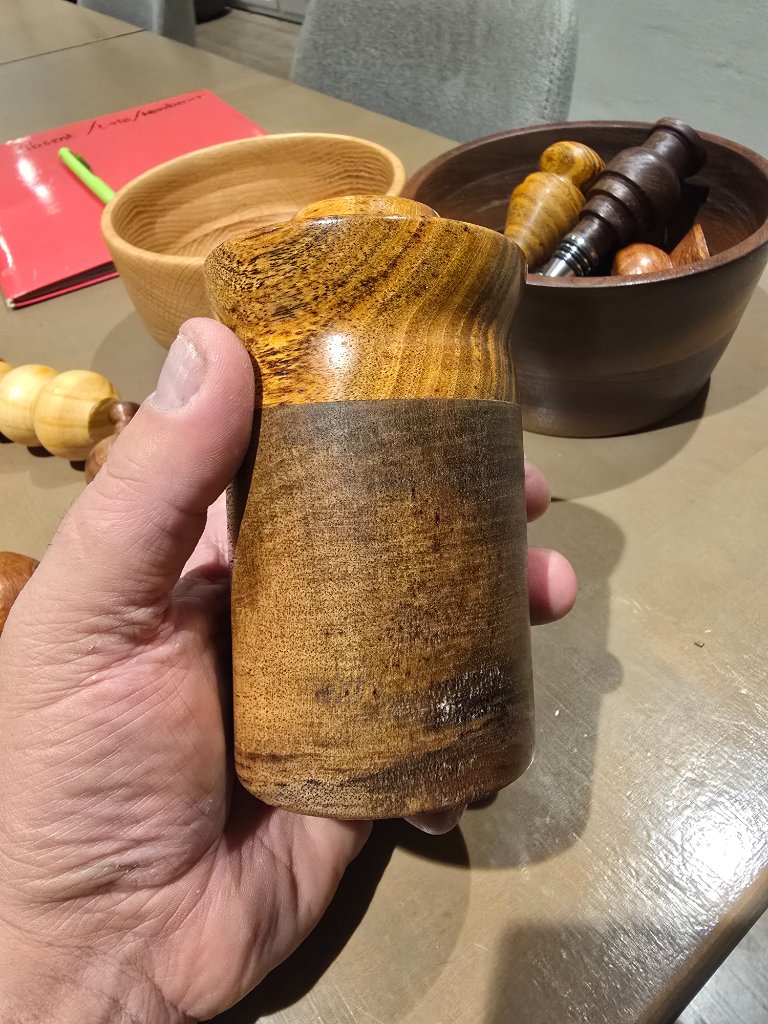 Two-tone cylindrical box