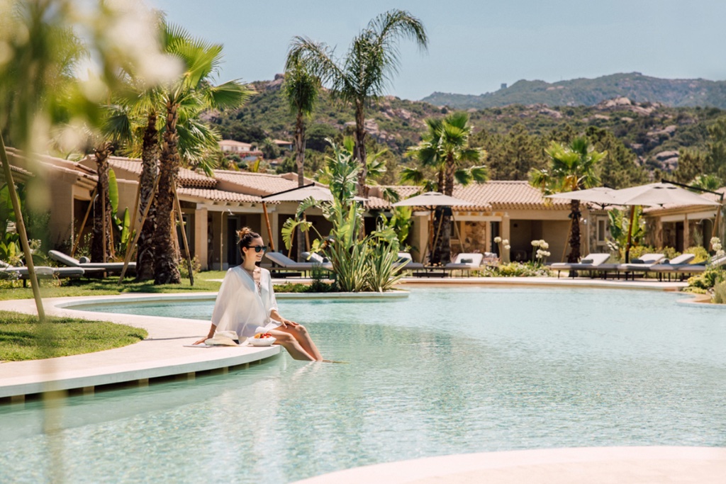 Resort Pool Sardinien