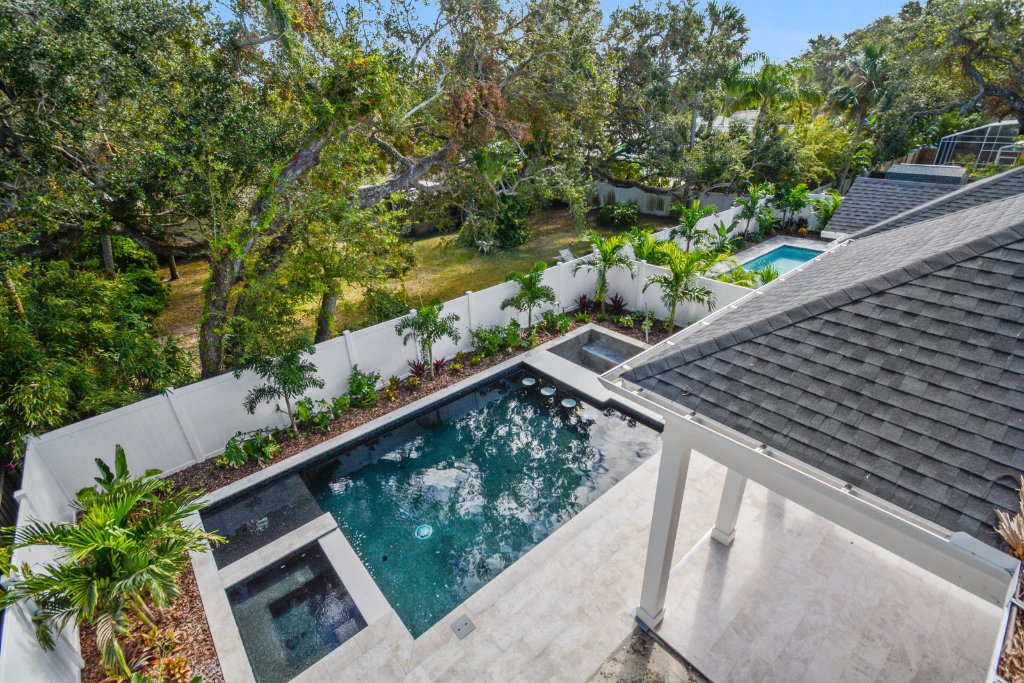 Tropical Retreat - 4
