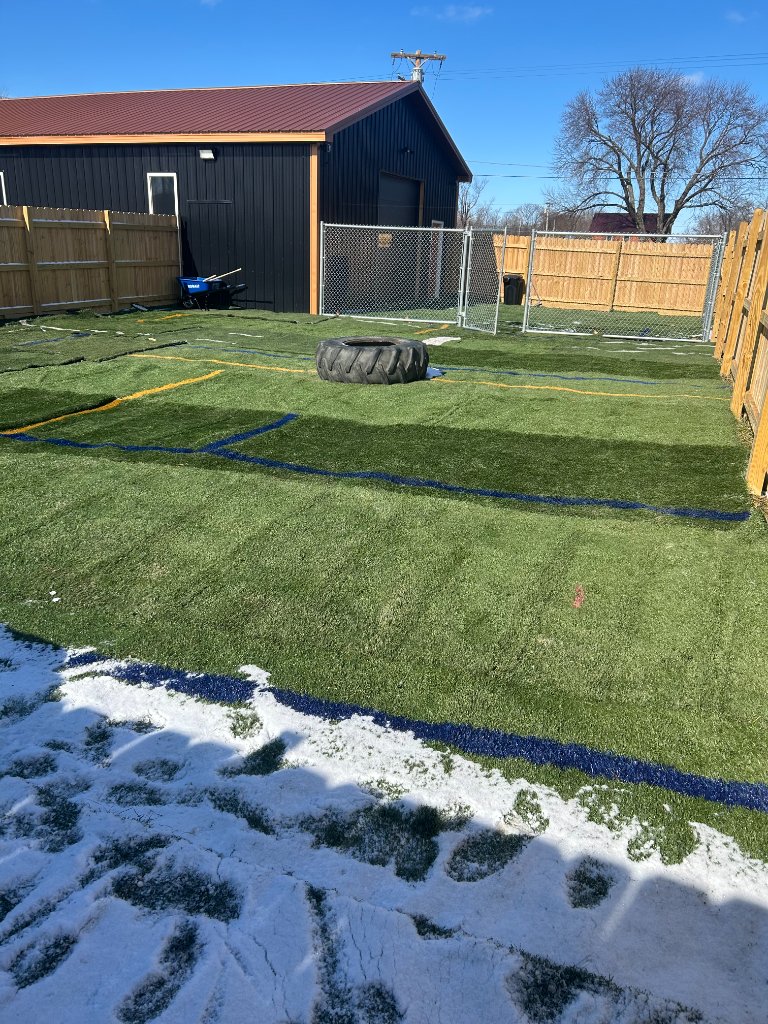 Turf play yard with tire