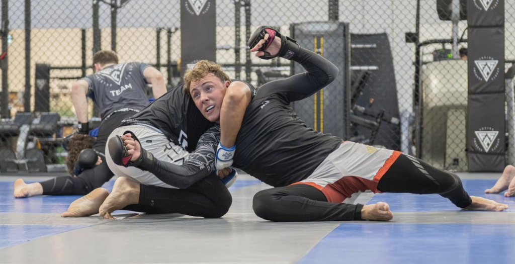 MMA Sparring im Boxring