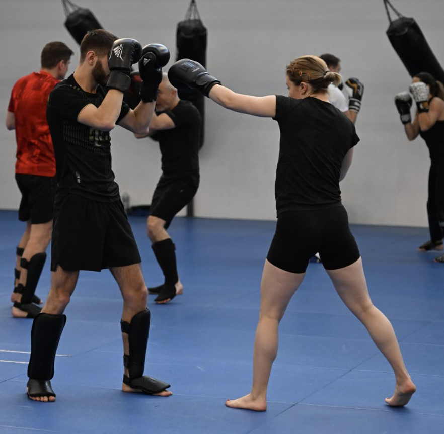 Kickboxing Training intensiv in der Gruppe