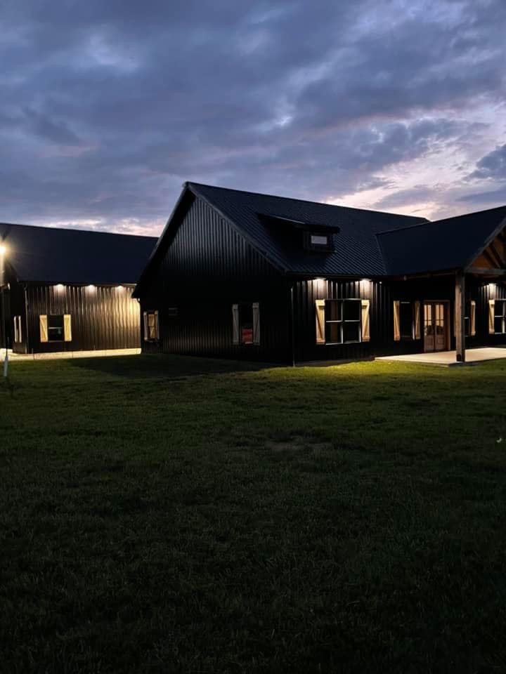 Subtle and modern — exterior lighting project in Poetry, TX by Rockwall Remodeling