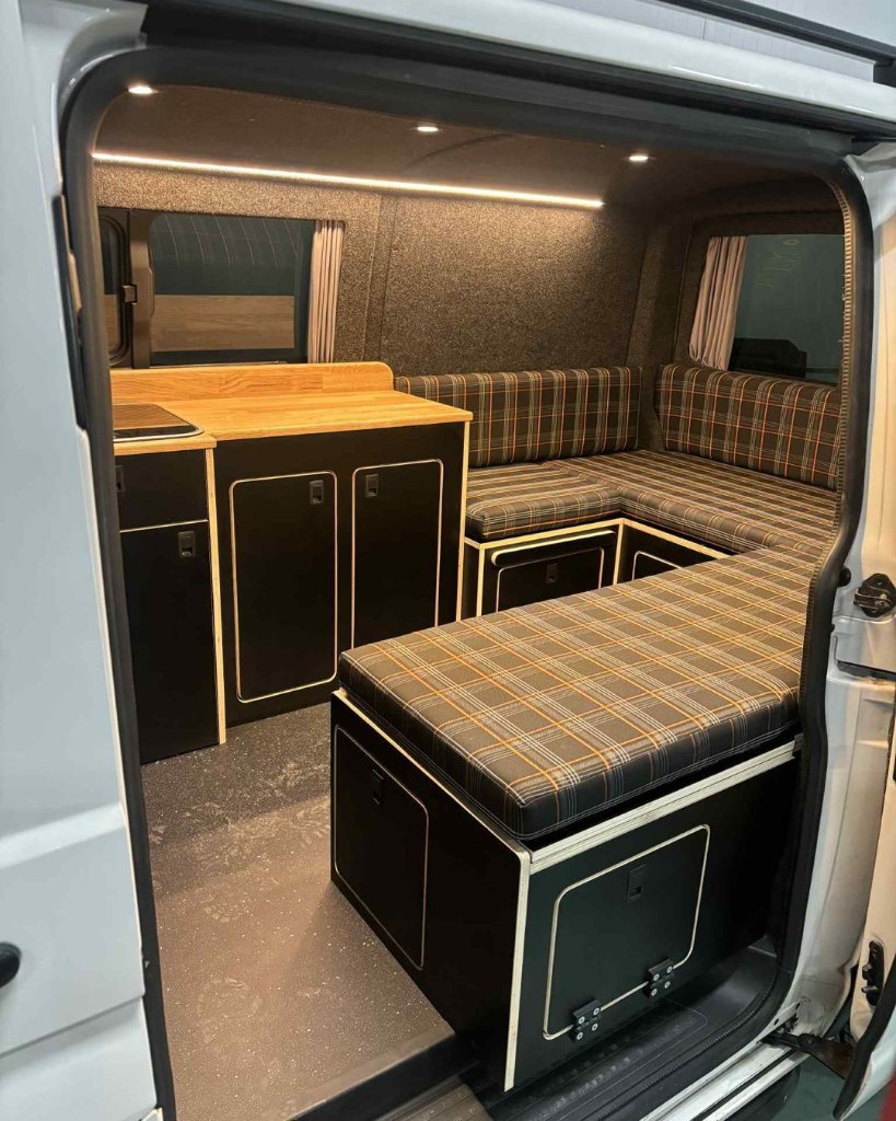Aménagement Transporter sur mesure — VW Transporter T5 - L'irlandais — réalisé par Ostrel près de Nantes