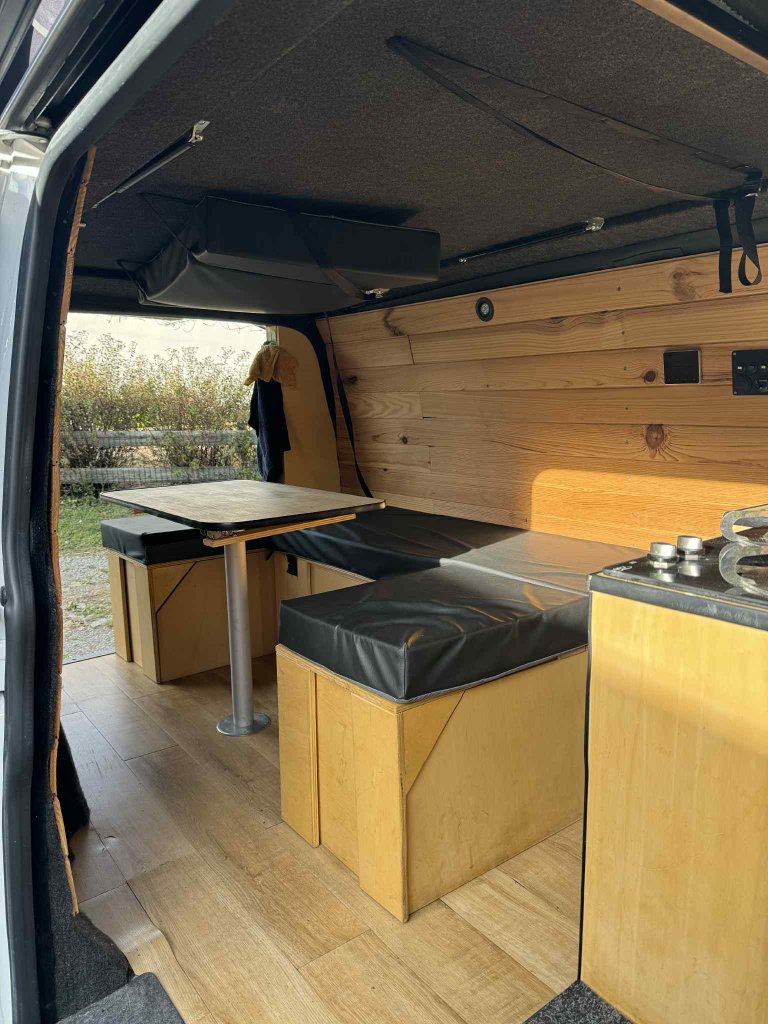 Aménagement Transporter sur mesure — VW Transporter T6 - Le Nomade — réalisé par Ostrel près de Nantes