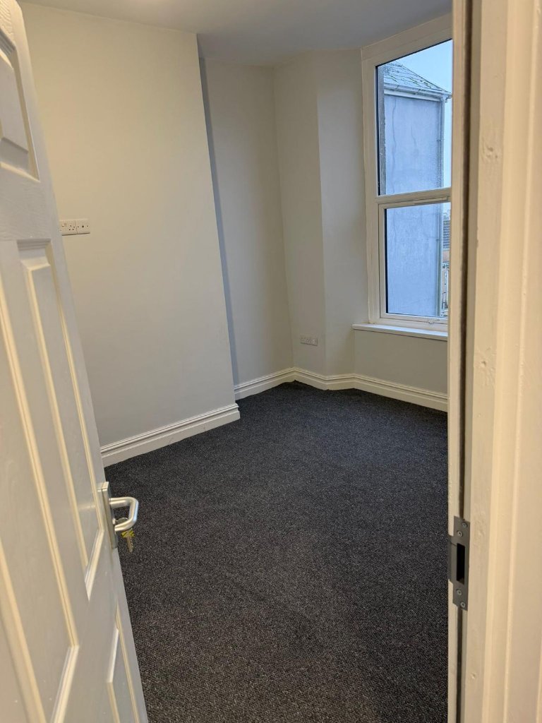 Walter Road — Bedroom with window