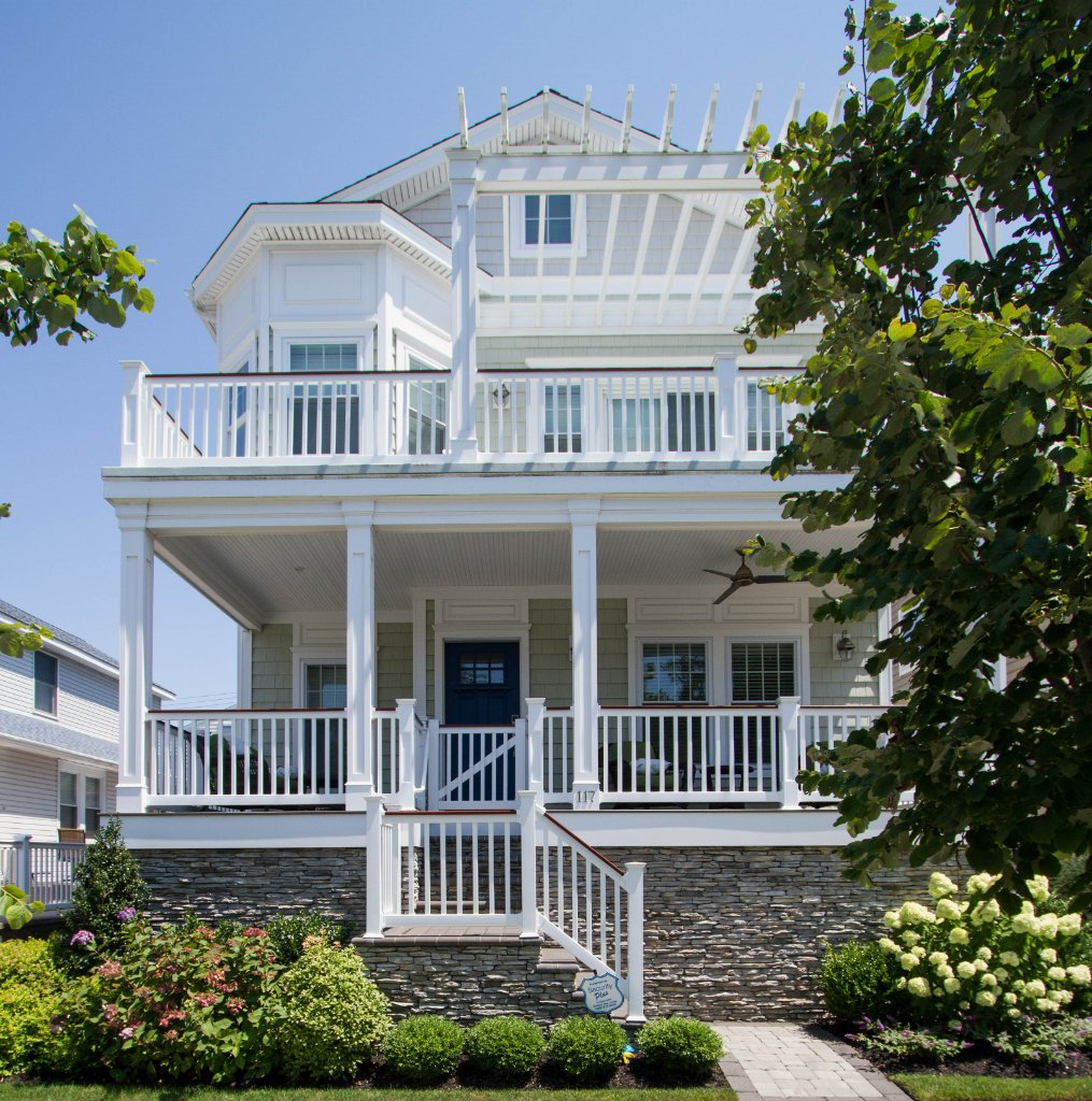 117 N Nassau Ave — completed custom home built by Oasis Property Group