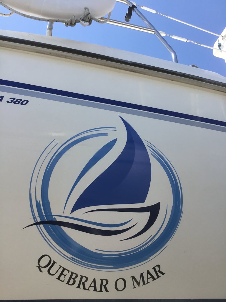 Quebrar O Mar - Sailboat Logo Close Up