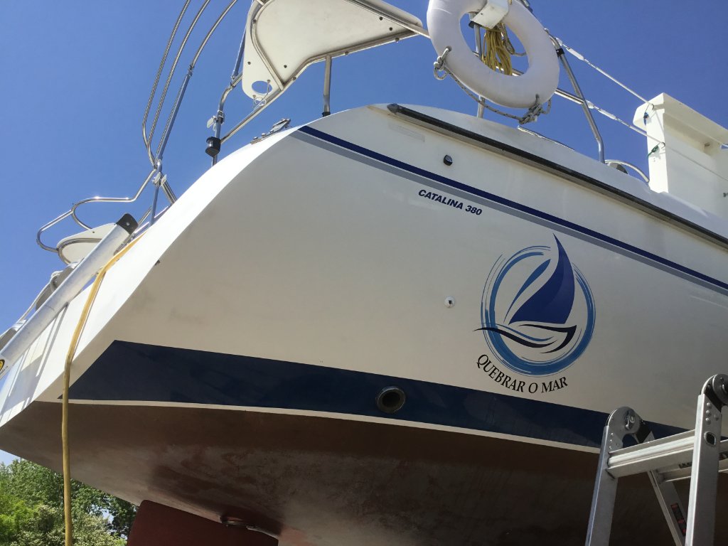 Quebrar O Mar - Catalina 380 Hull Decal