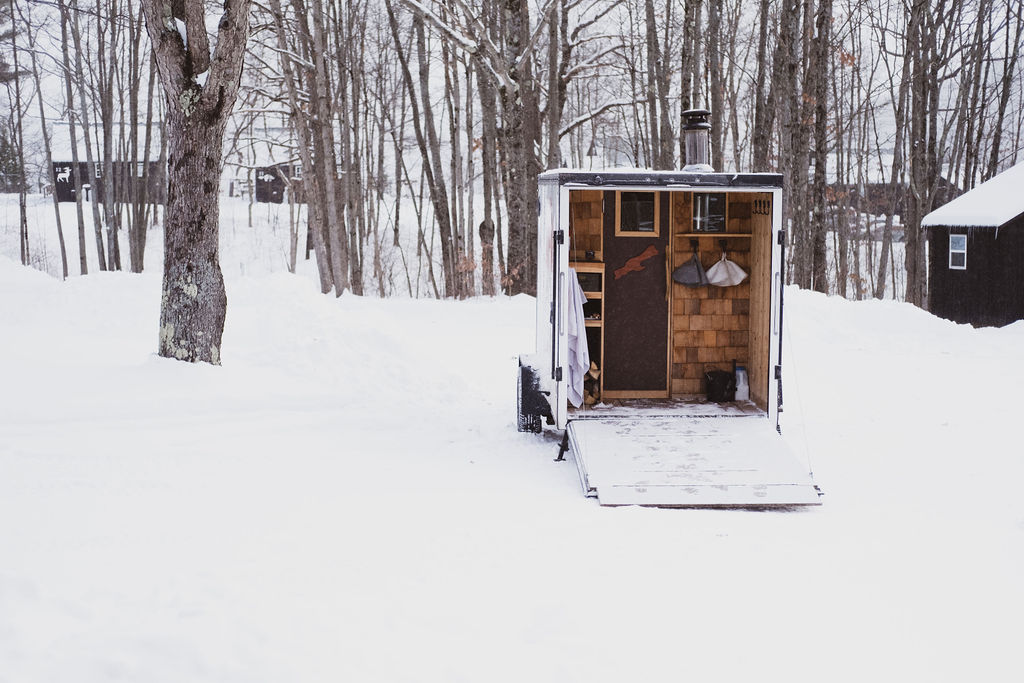 Sauna trailer exterior with logo