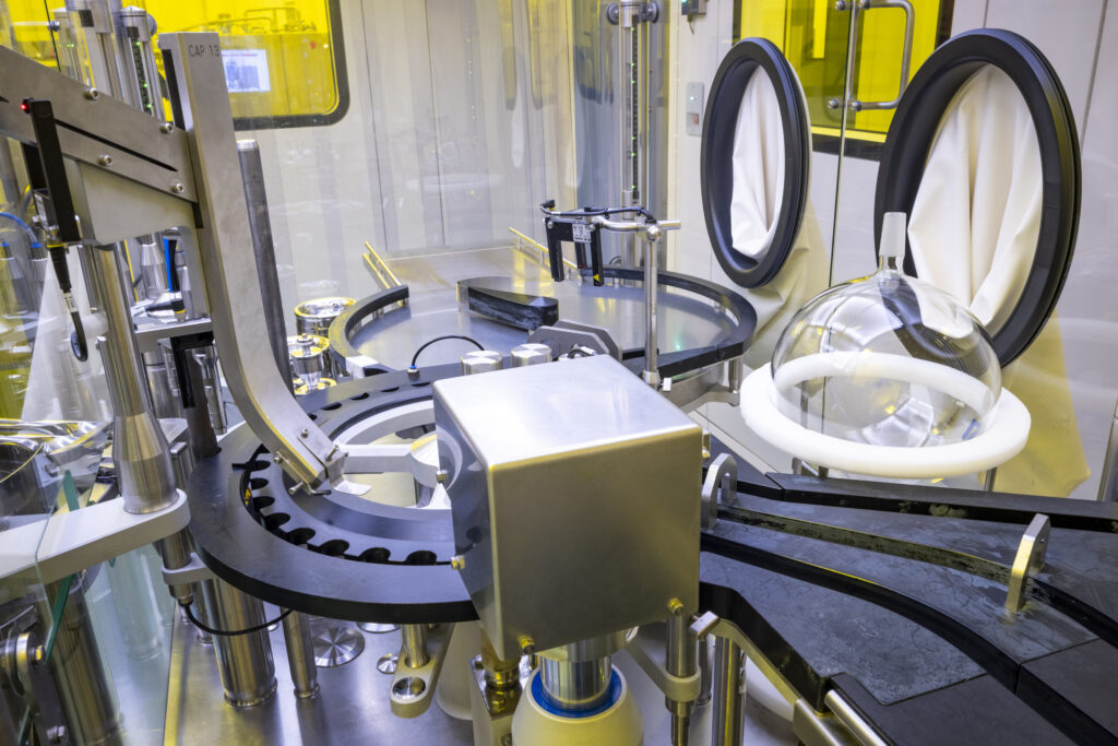 Automated pharmaceutical filling equipment