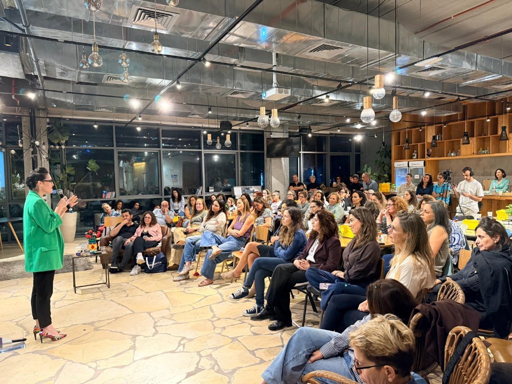 קהל גדול בהרצאה