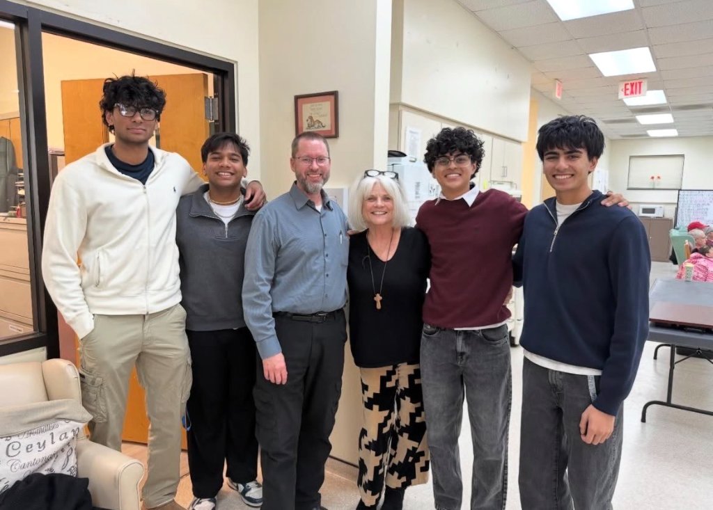 EverThrive volunteers and community members