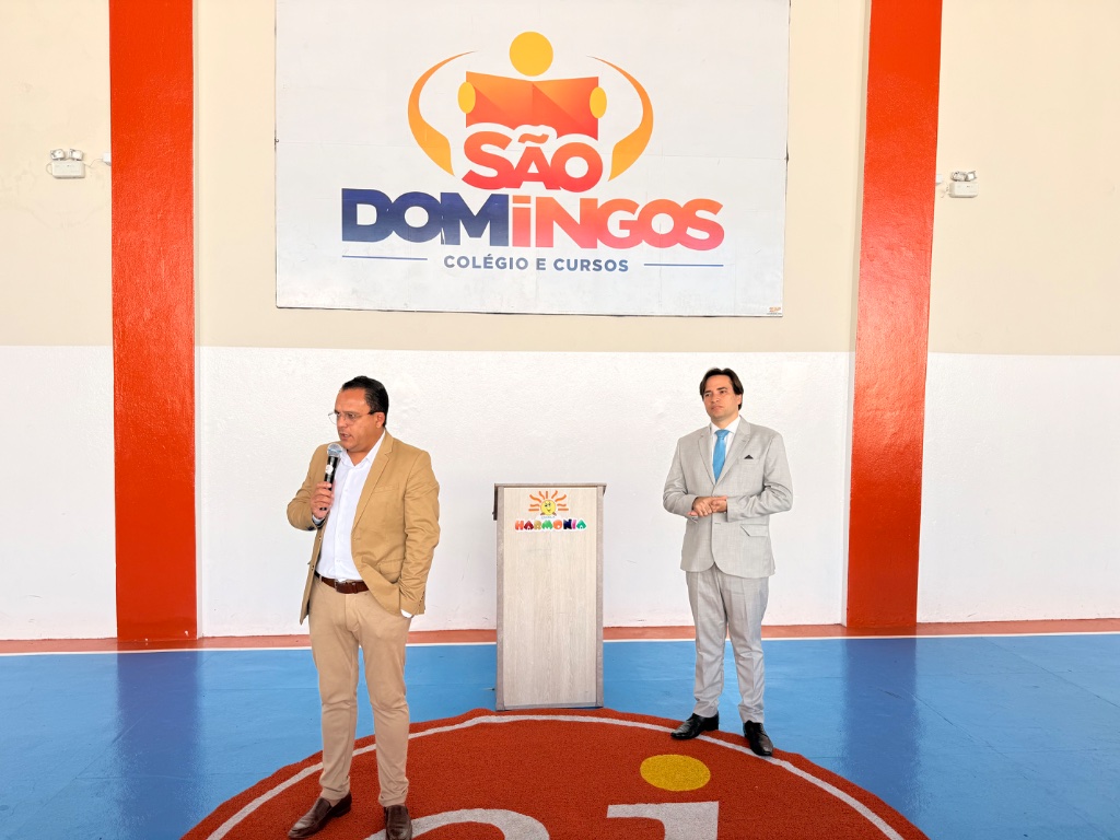 Advogado Luiz Torres Neto ministra palestra sobre cidadania para estudantes do Grupo Educacional São Domingos