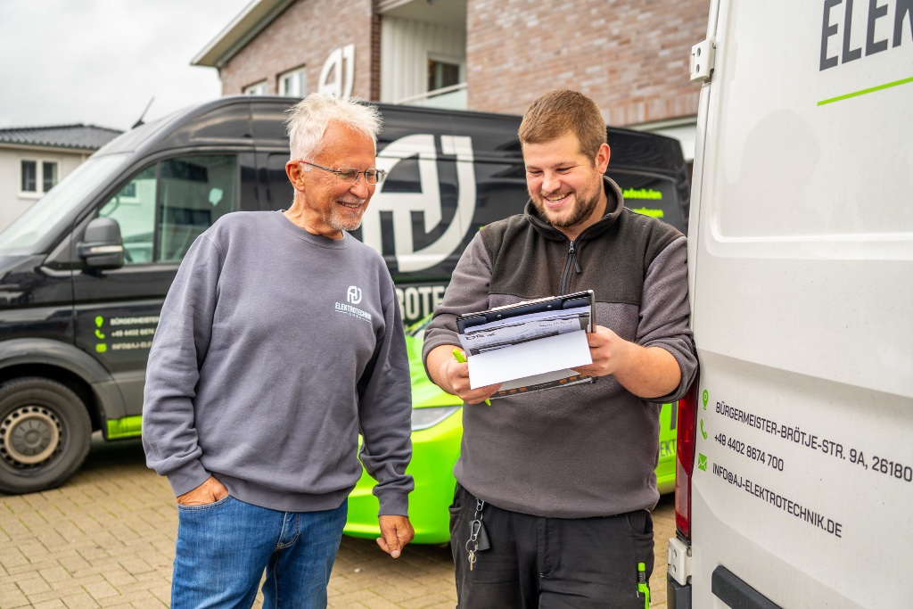 A&J Elektrotechnik Team bei der Arbeit