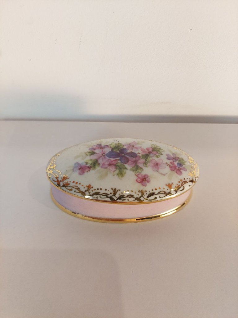 Шкатулка овальная