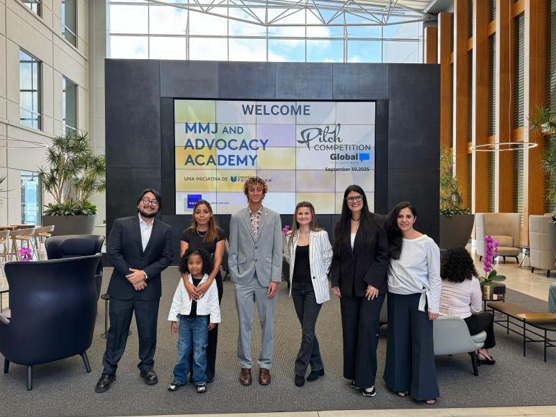 Multimedia Journalism Advocacy students at Univision Foundation studios 4
