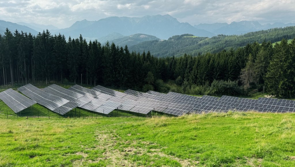 Freiland-PV im Gebirgstal