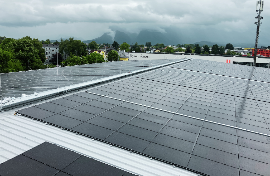 Dachanlage PV — Busstation Salzburg