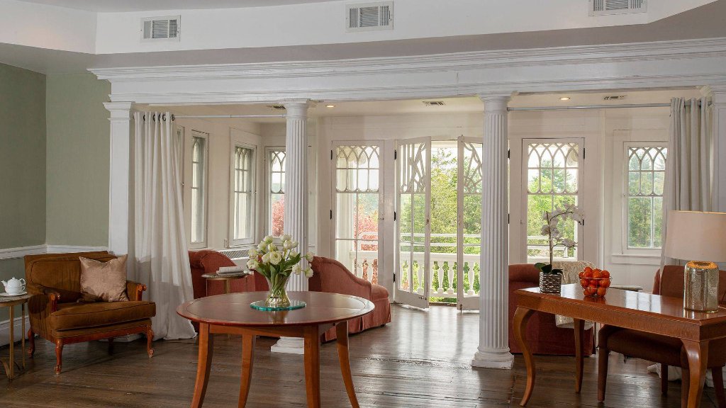 Elegant sitting room