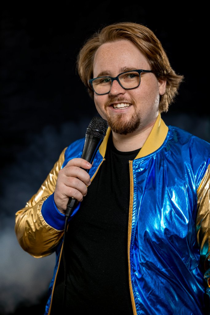 Braden Carlisle - Award-winning magician performing live on stage